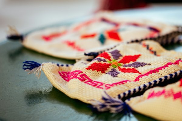 Comment découvrir les traditions de la broderie en Transylvanie, Roumanie?